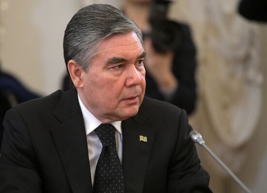 Рабочая поездка президента РФ В. Путина в Санкт-Петербург