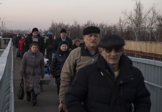 КПП "Станица Луганская" в Донбассе