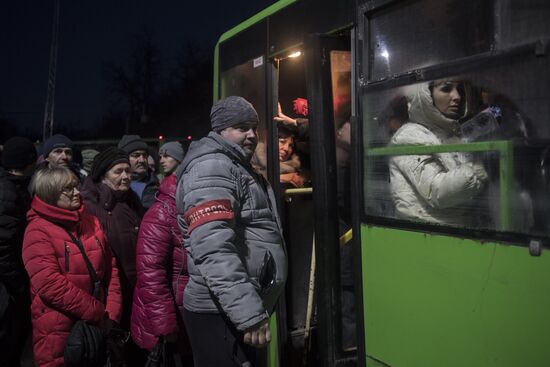 КПП "Станица Луганская" в Донбассе