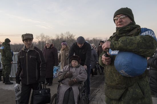 КПП "Станица Луганская" в Донбассе