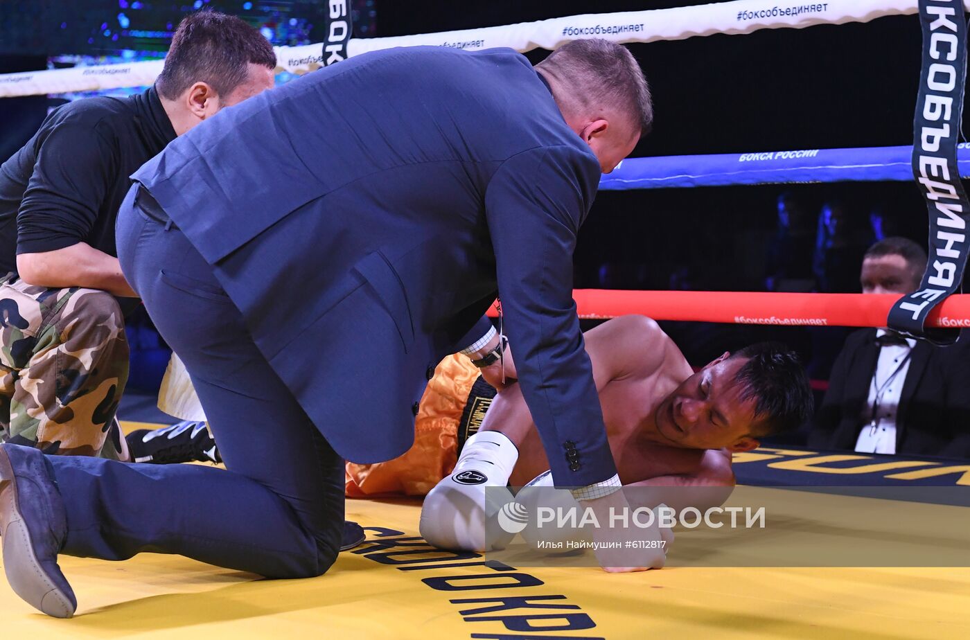 Бокс. Бой Д. Лебедева и Т. Мчуну