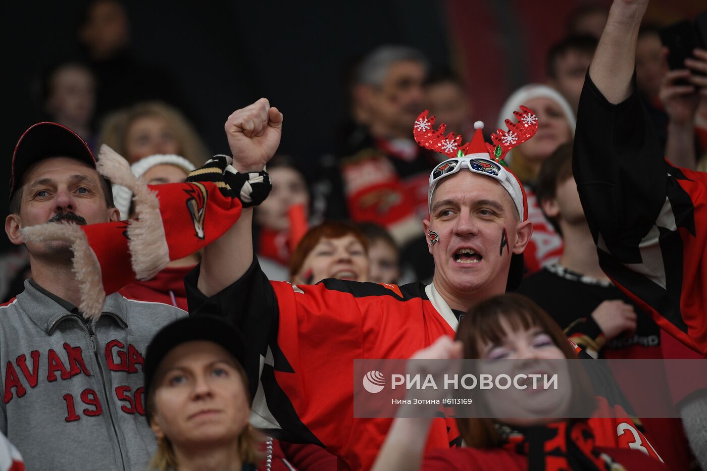 Хоккей. КХЛ. Матч "Авангард" "Салават Юлаев"