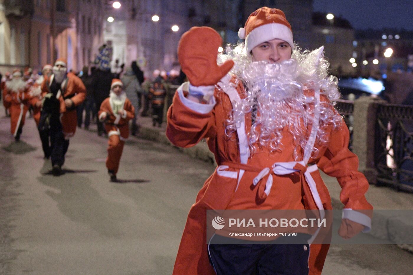 Забег "Дедов Морозов" в Санкт-Петербурге