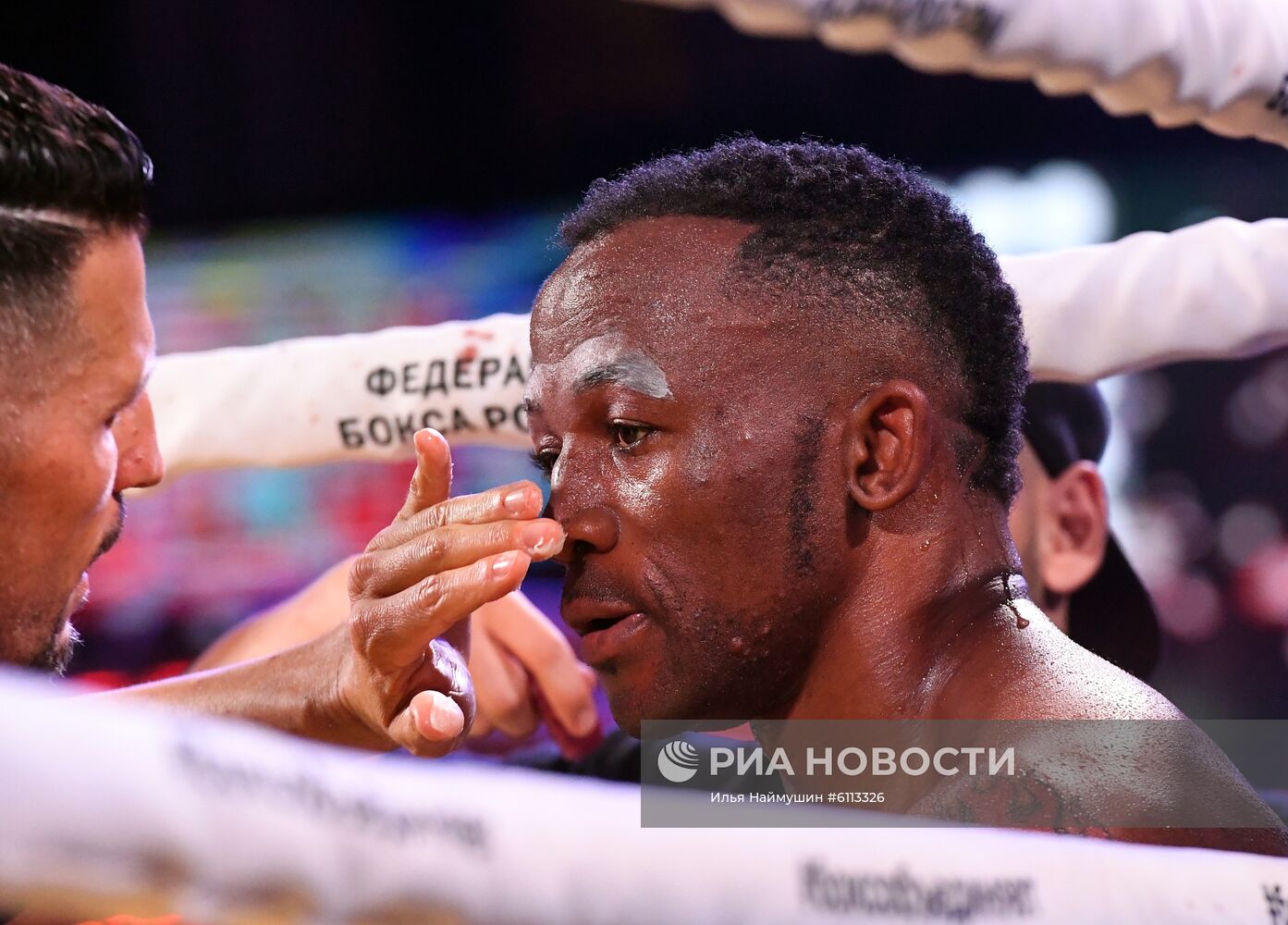 Бокс. Бой Д. Лебедева и Т. Мчуну
