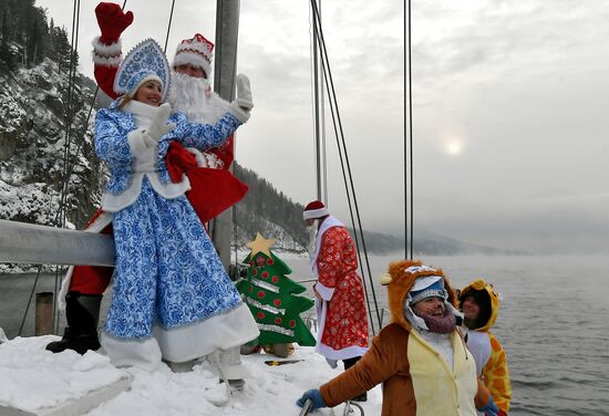 Новогодняя акция яхтсменов в Красноярске