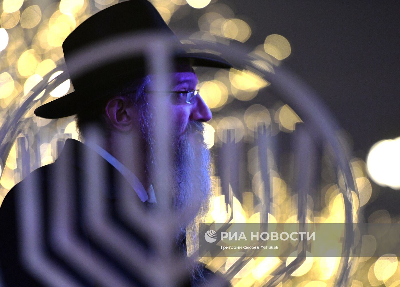 Церемония зажжения первой ханукальной свечи