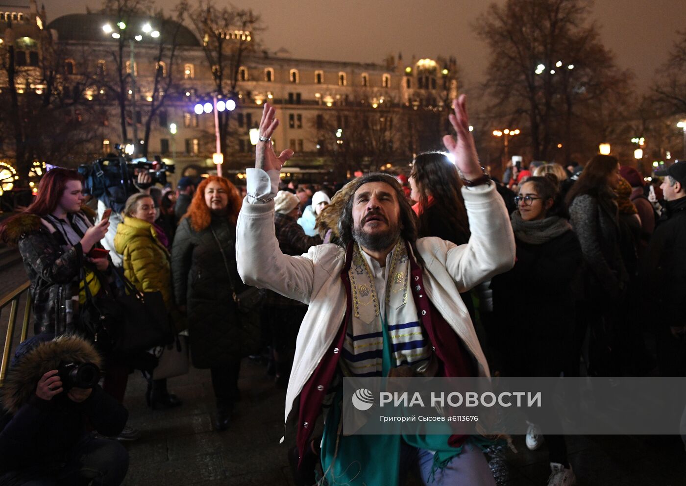Церемония зажжения первой ханукальной свечи