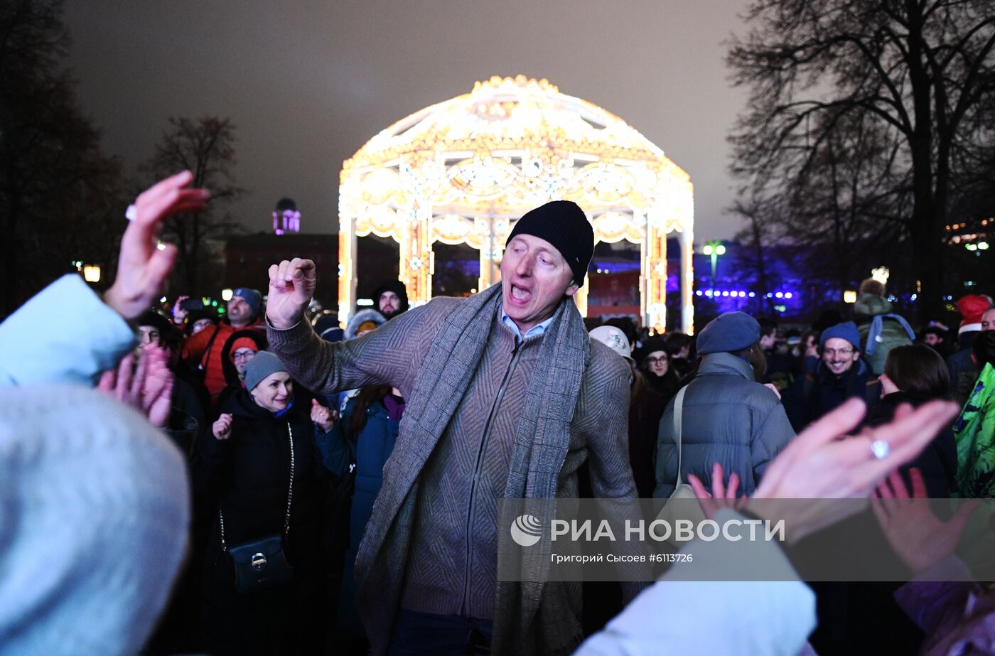 Церемония зажжения первой ханукальной свечи