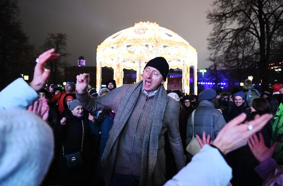 Церемония зажжения первой ханукальной свечи 