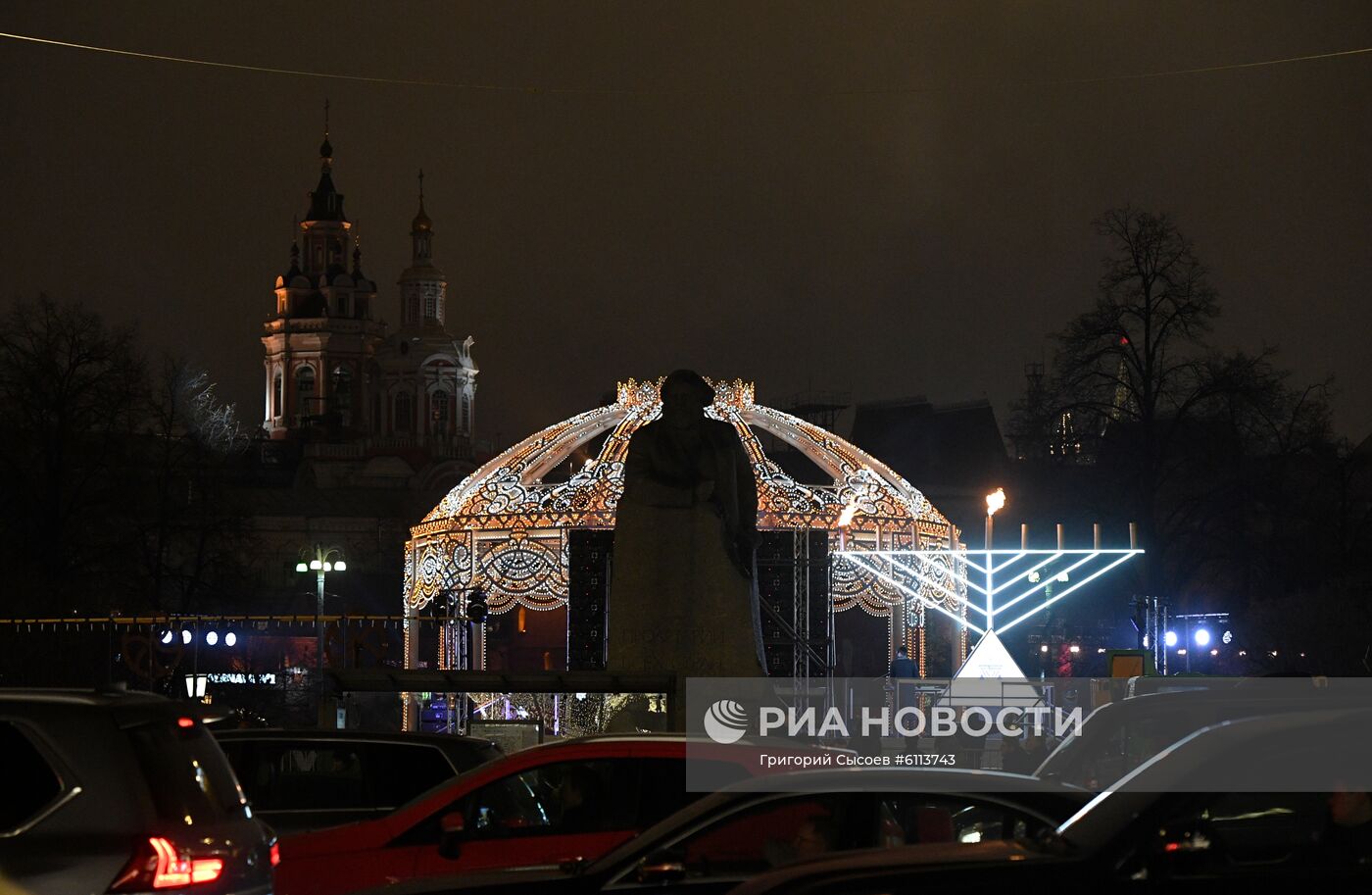 Церемония зажжения первой ханукальной свечи 