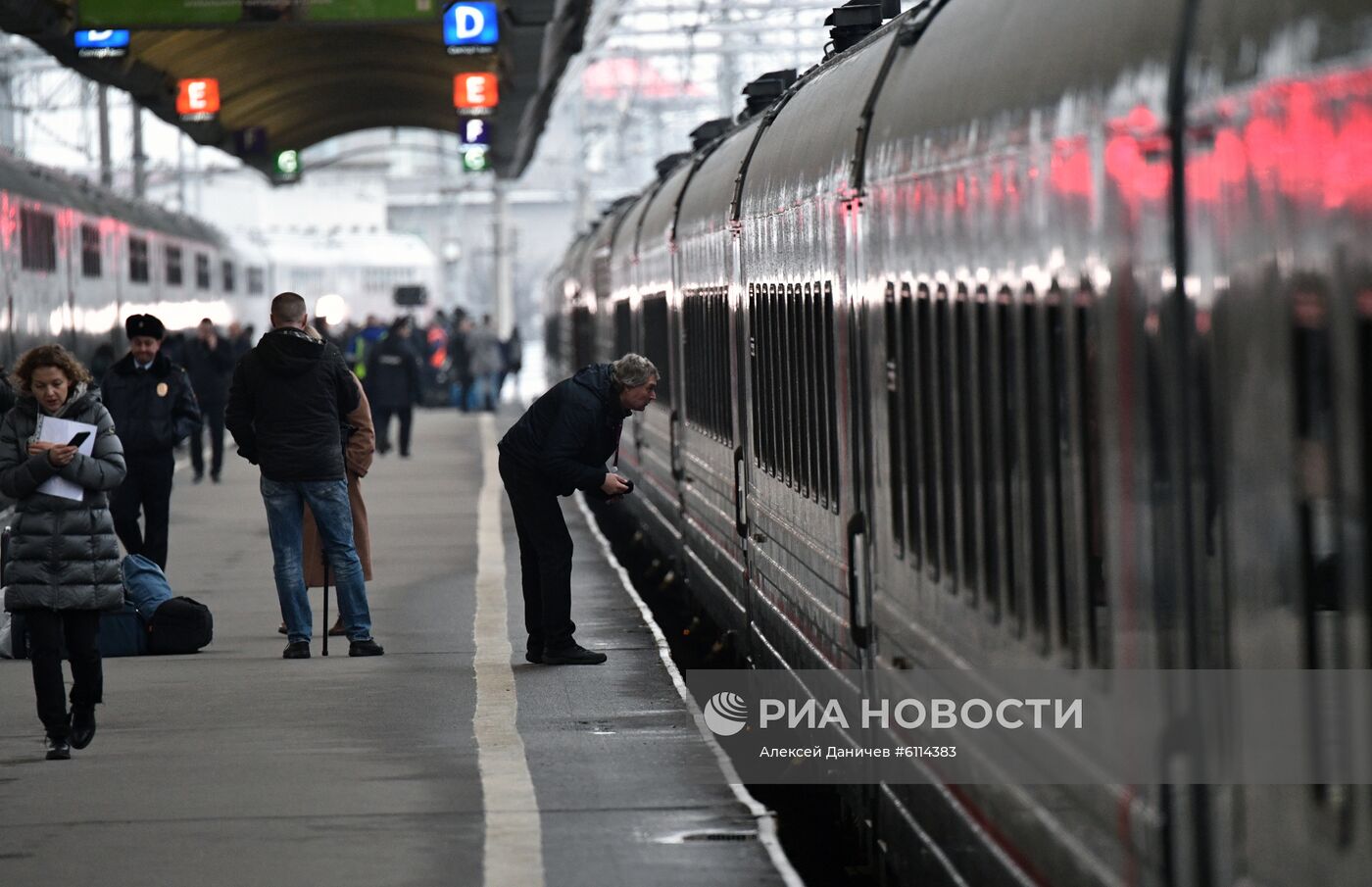 Поезд "Таврия" отправился из Санкт-Петербурга в Крым