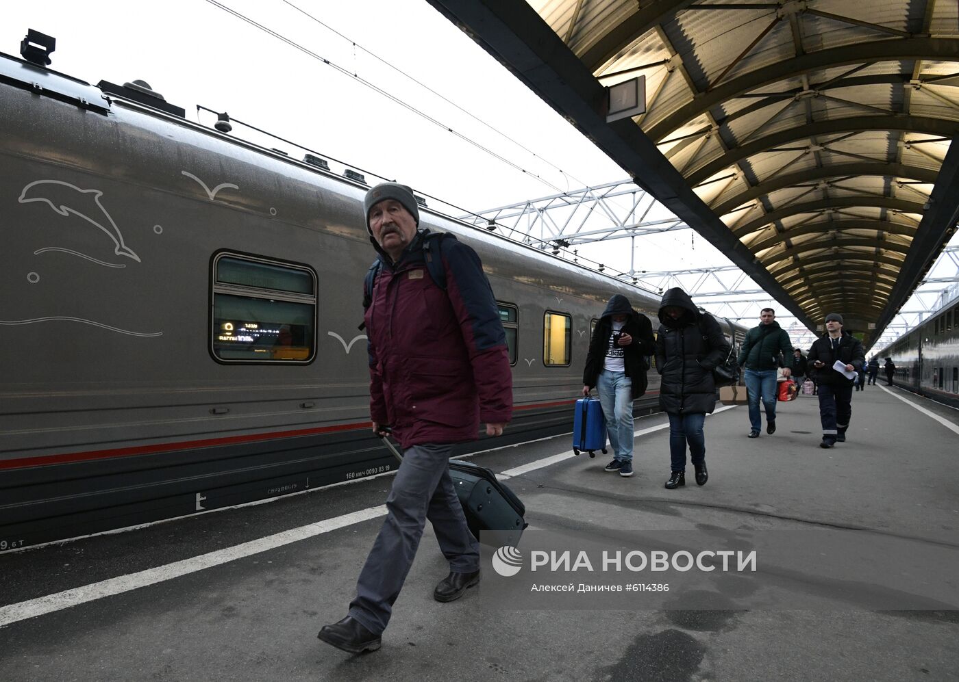 Поезд "Таврия" отправился из Санкт-Петербурга в Крым