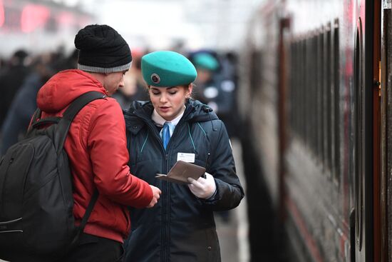 Поезд "Таврия" отправился из Санкт-Петербурга в Крым