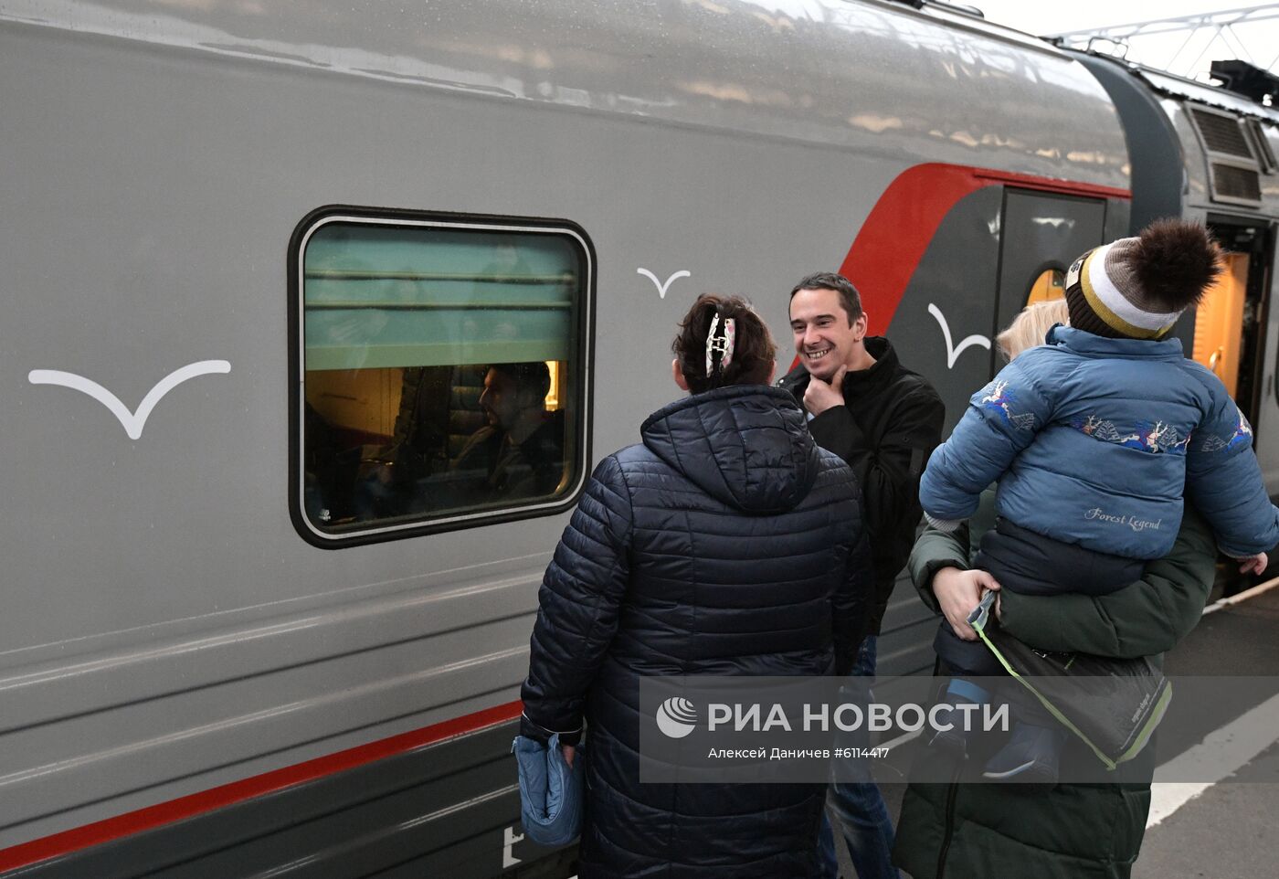 Поезд "Таврия" отправился из Санкт-Петербурга в Крым