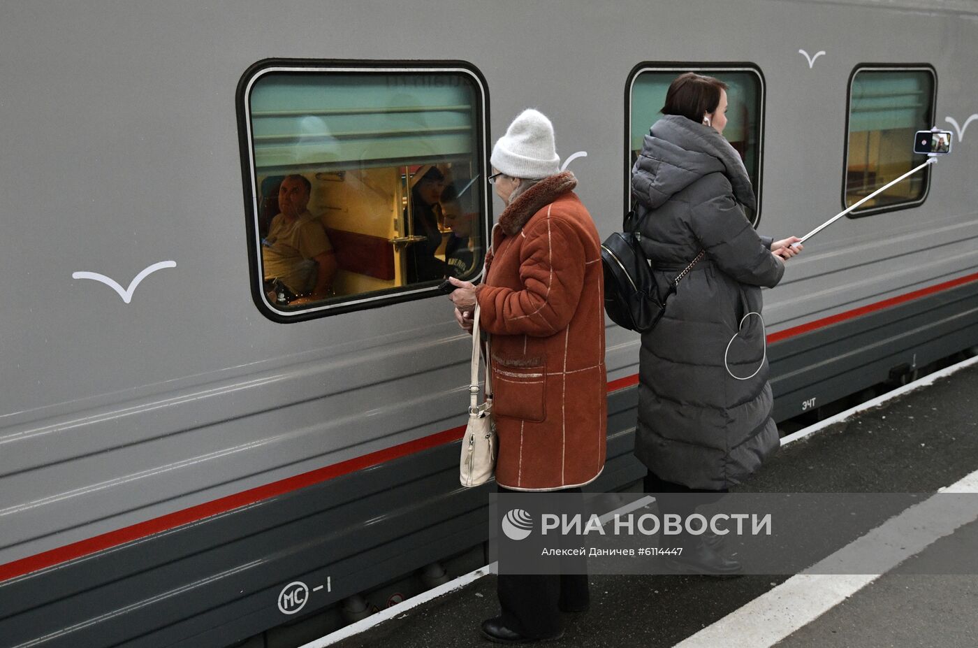 Поезд "Таврия" отправился из Санкт-Петербурга в Крым