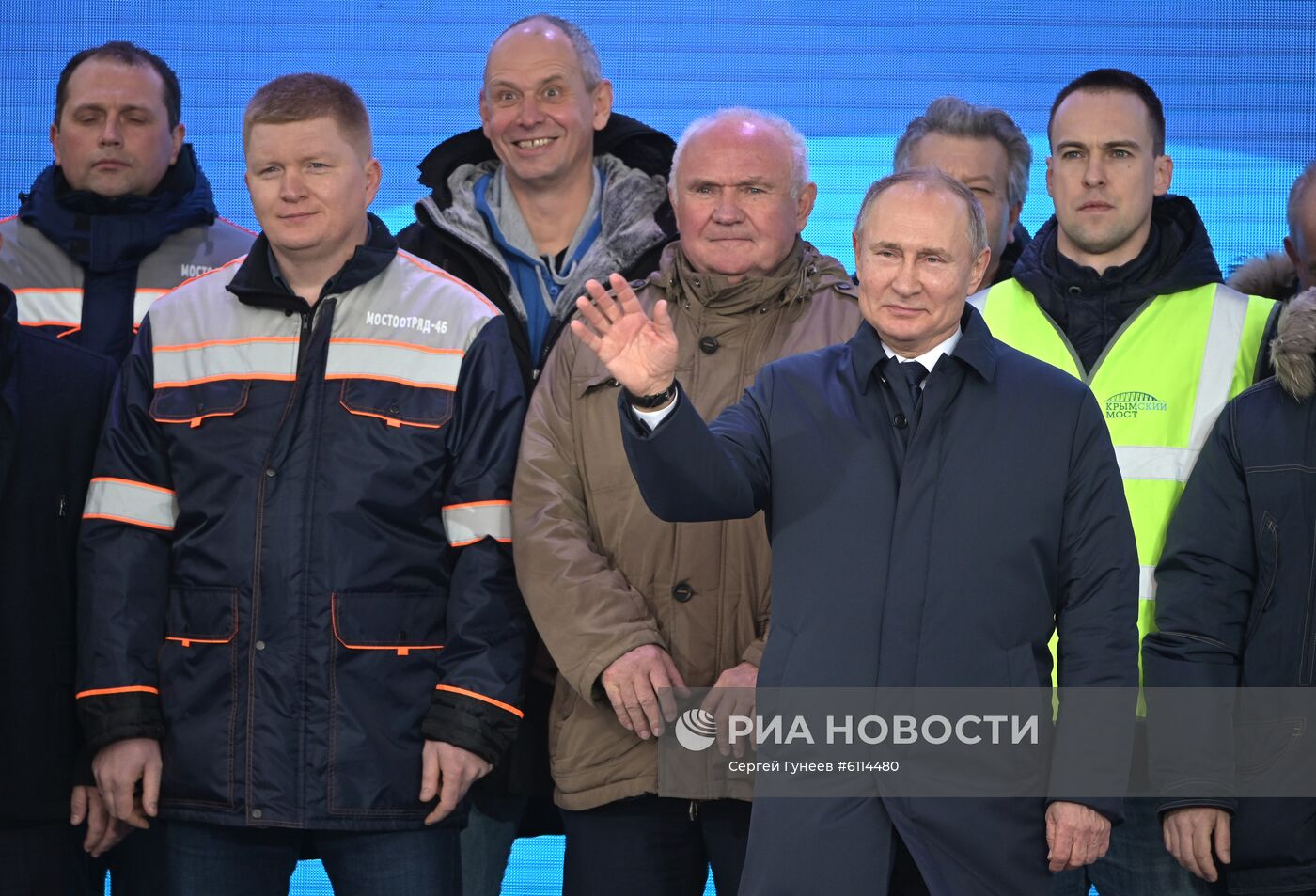 Президент РФ В. Путин открыл железнодорожное движение по Крымскому мосту