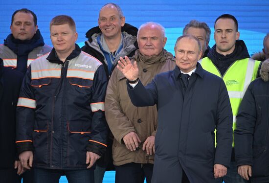 Президент РФ В. Путин открыл железнодорожное движение по Крымскому мосту