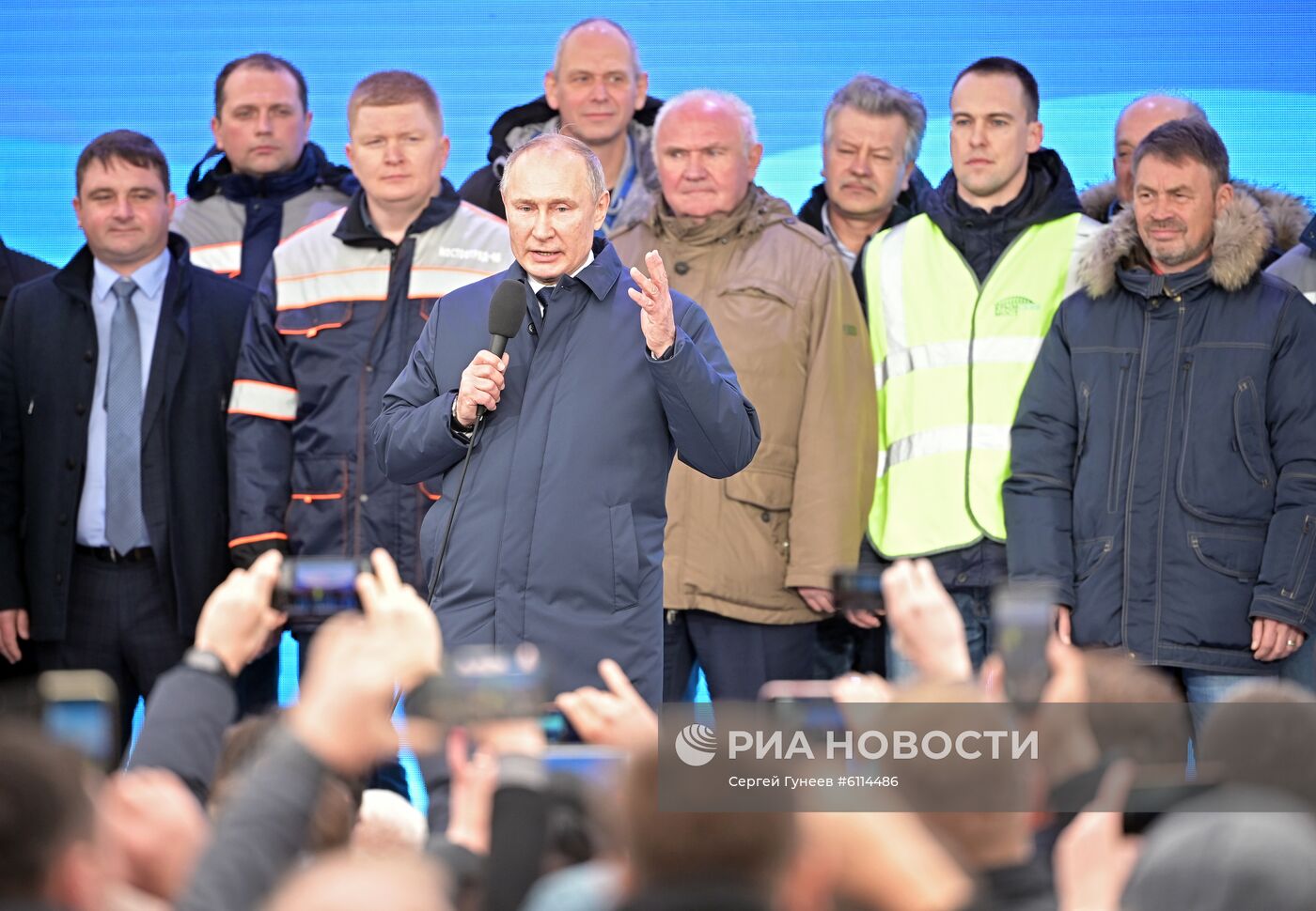 Президент РФ В. Путин открыл железнодорожное движение по Крымскому мосту