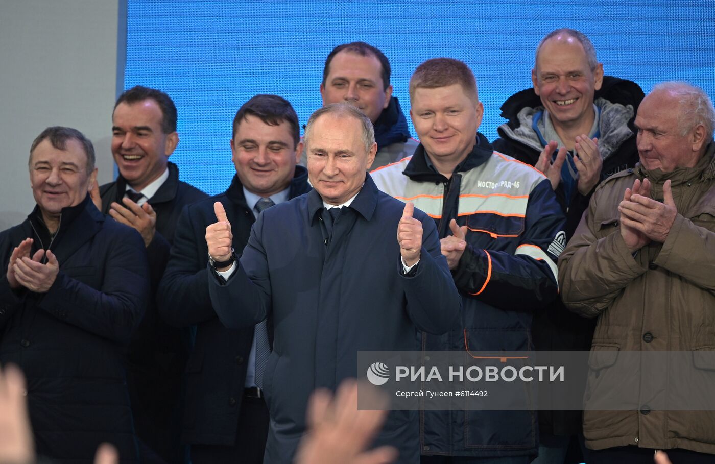 Президент РФ В. Путин открыл железнодорожное движение по Крымскому мосту