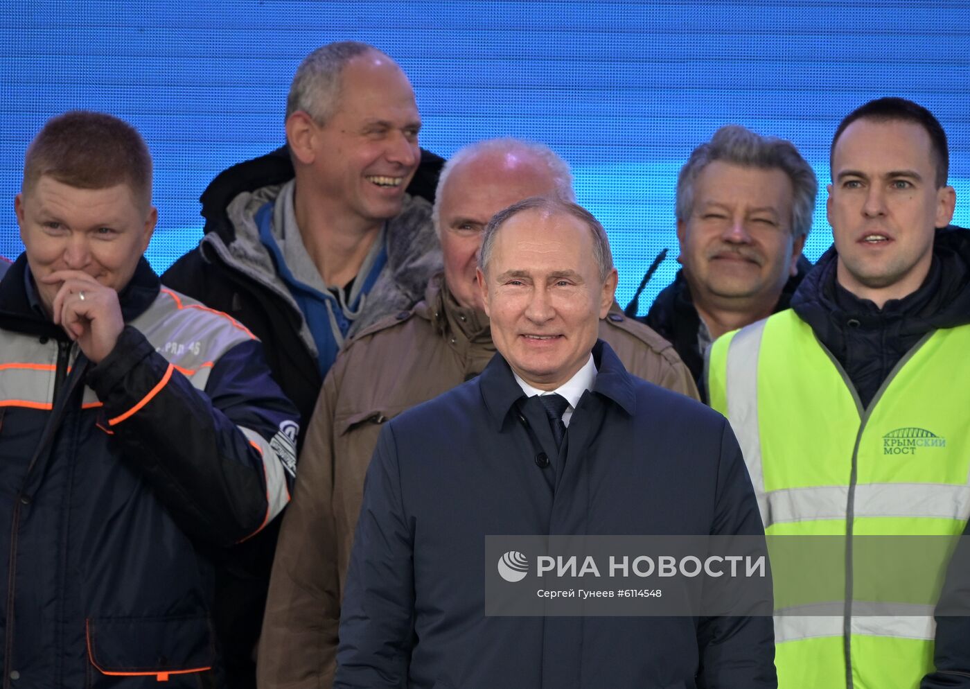 Президент РФ В. Путин открыл железнодорожное движение по Крымскому мосту