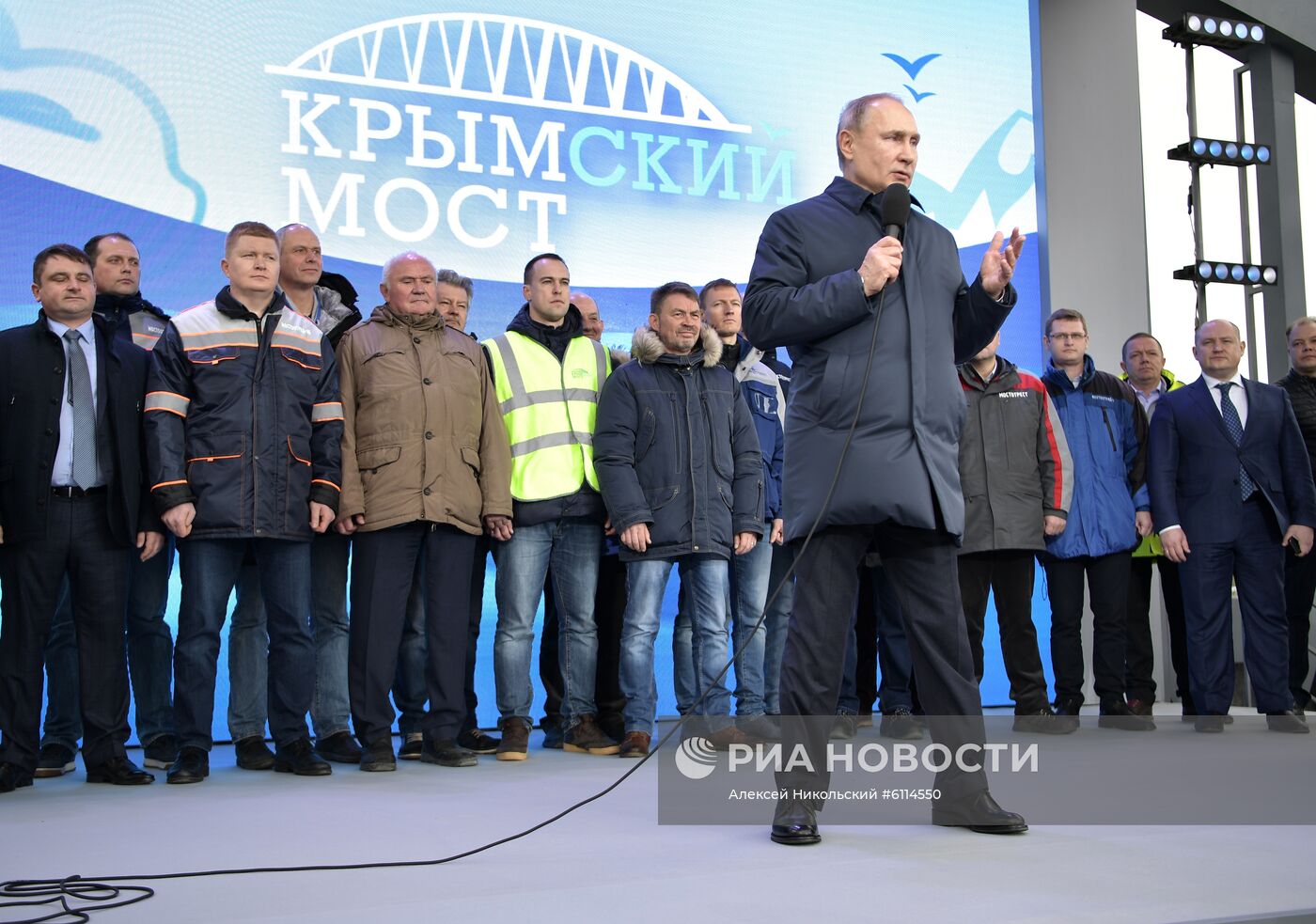 Президент РФ В. Путин открыл железнодорожное движение по Крымскому мосту