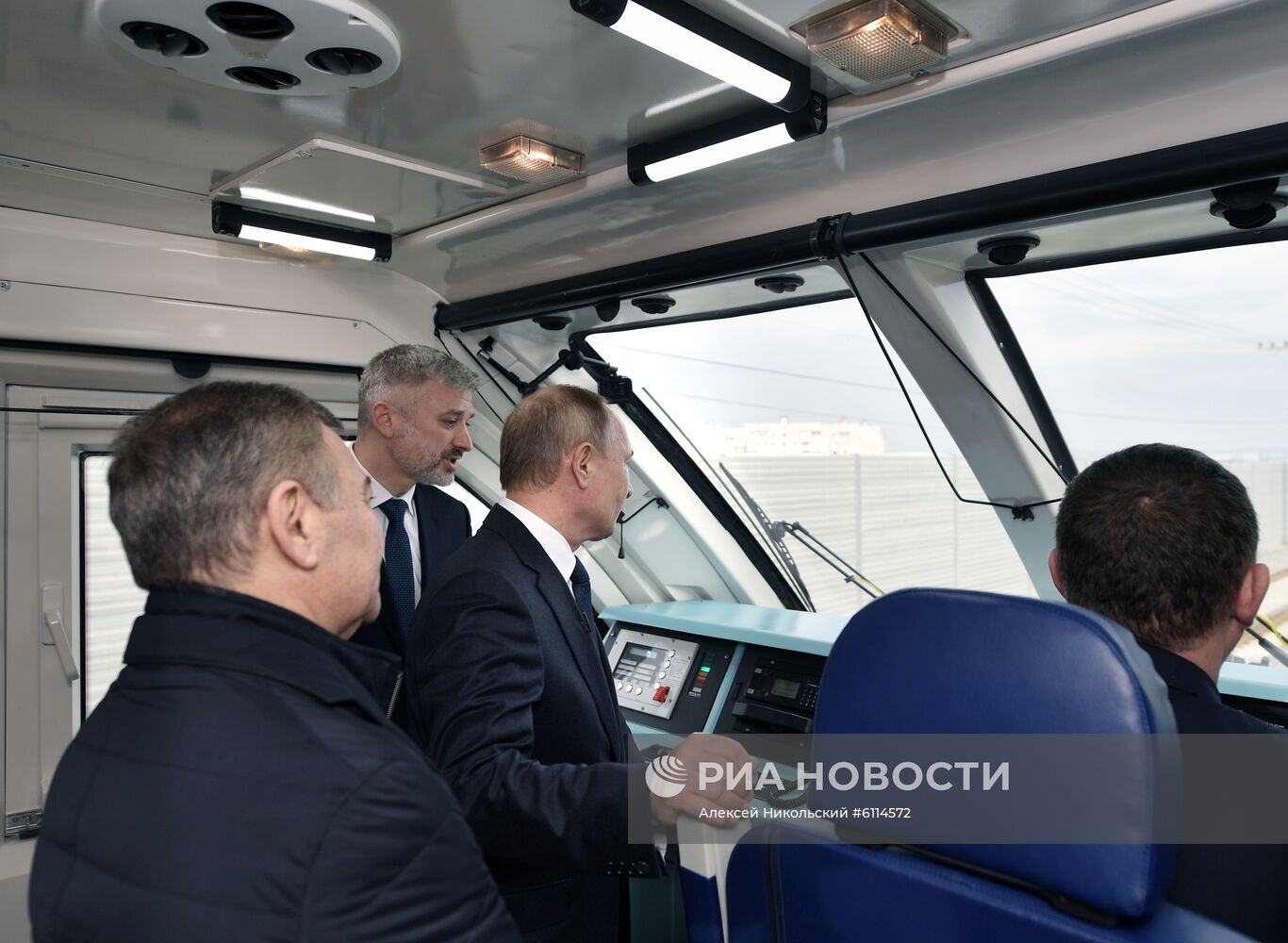 Президент РФ В. Путин открыл железнодорожное движение по Крымскому мосту