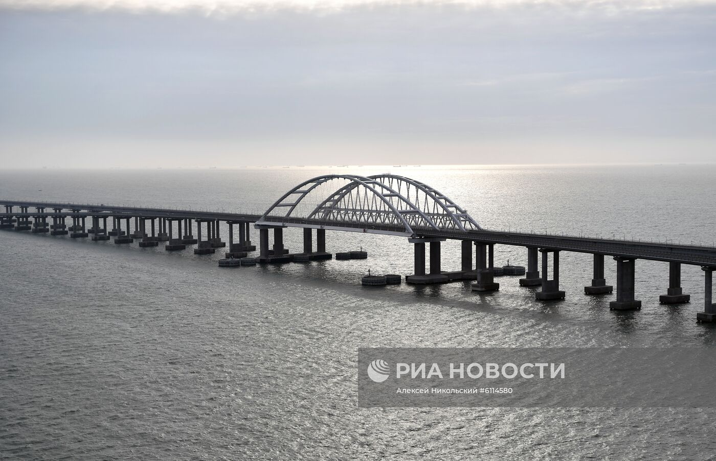 Президент РФ В. Путин открыл железнодорожное движение по Крымскому мосту