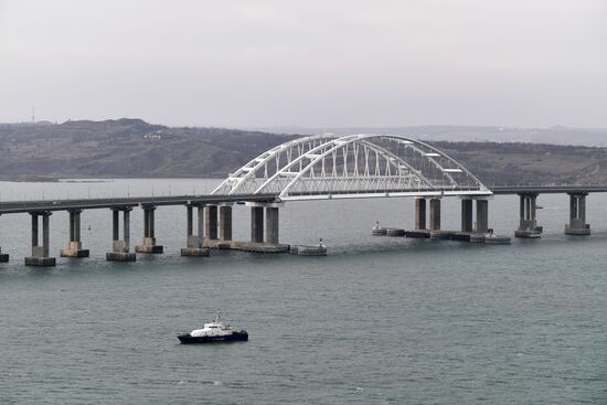 Президент РФ В. Путин открыл железнодорожное движение по Крымскому мосту