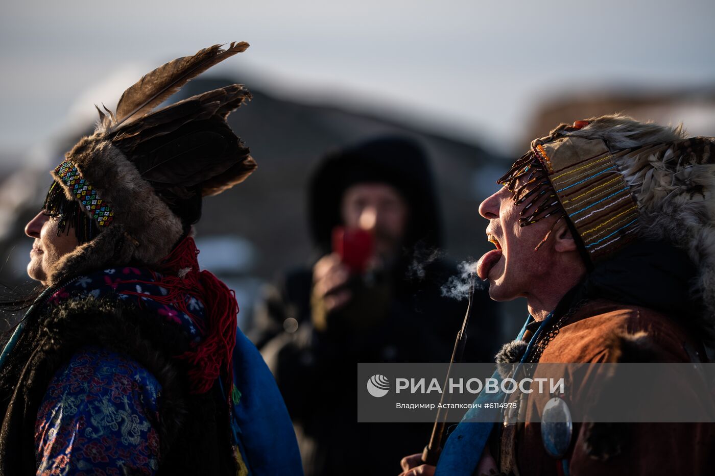 Шаманский ритуал на берегу озера Большие Аллаки в Челябинской области