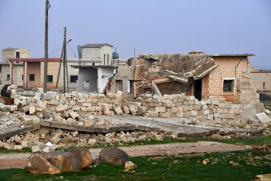 Освобожденный от боевиков поселок Сукейя в сирийской провинции Идлиб