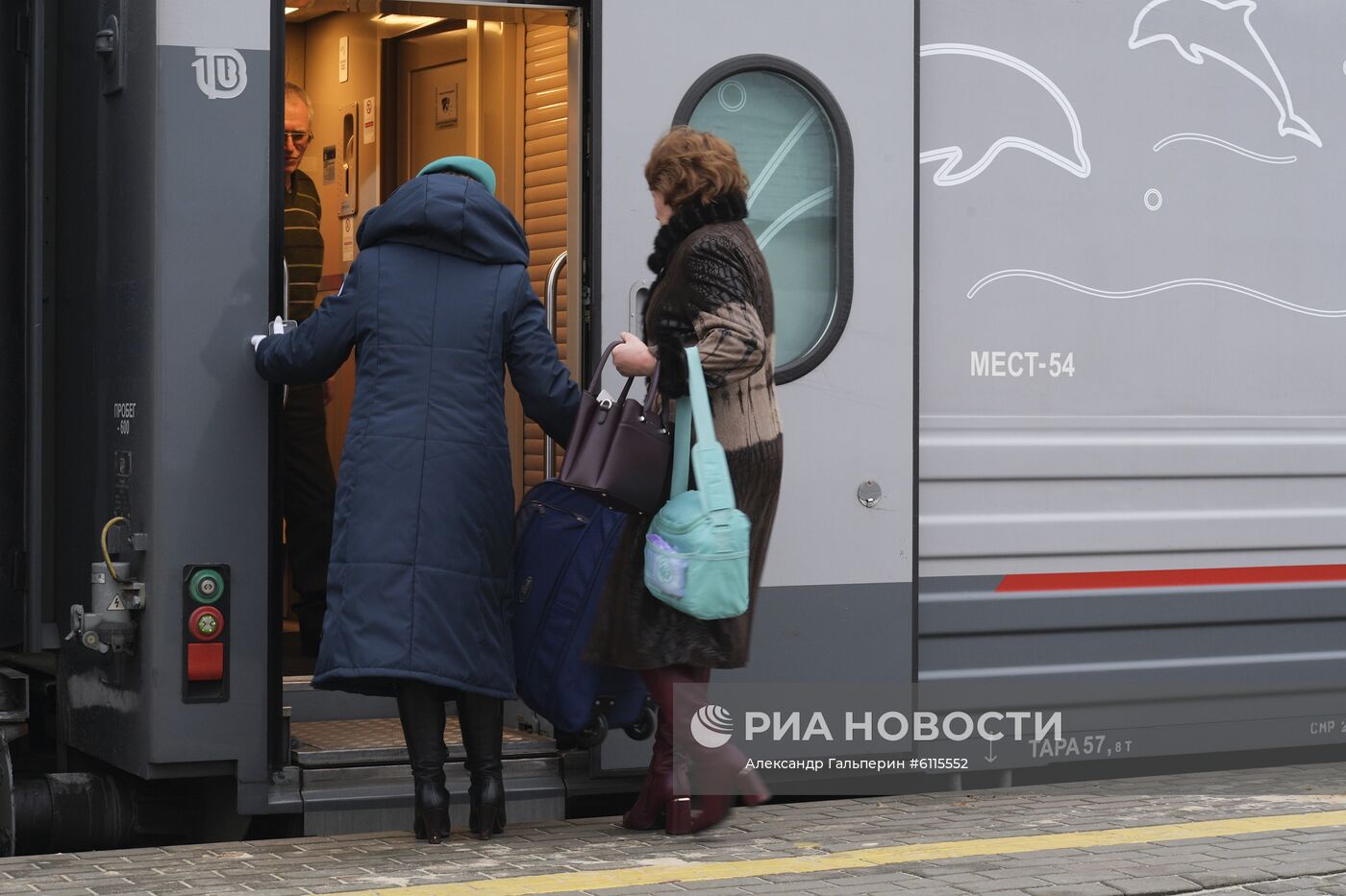 Первый пассажирский поезд Санкт-Петербург - Крым