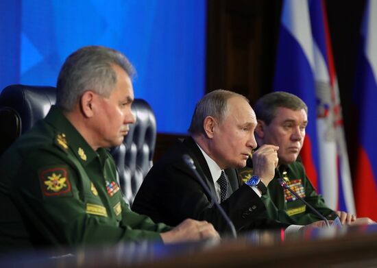 Президент РФ В. Путин принял участие в заседании расширенной коллегии Миниобороны РФ