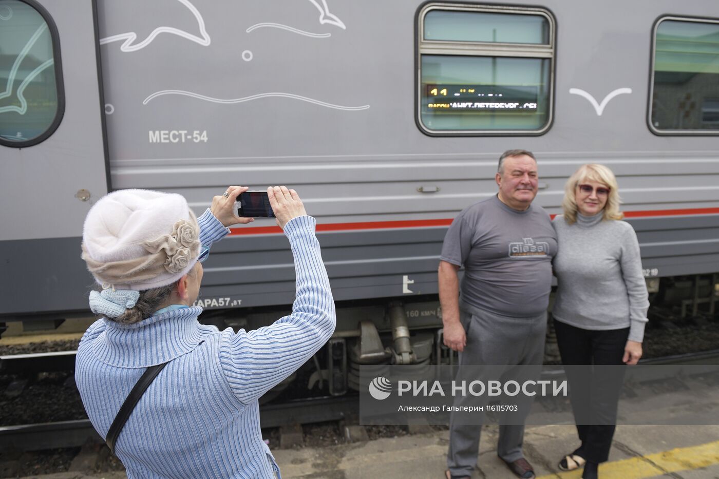 Первый пассажирский поезд Санкт-Петербург - Крым