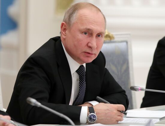 Президент РФ В. Путин встретился с руководством Госдумы РФ и Совета Федерации РФ