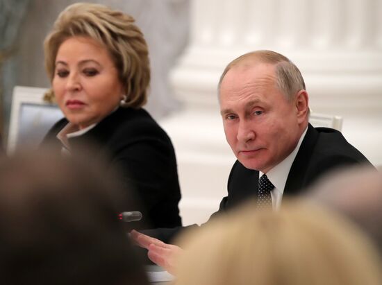 Президент РФ В. Путин встретился с руководством Госдумы РФ и Совета Федерации РФ