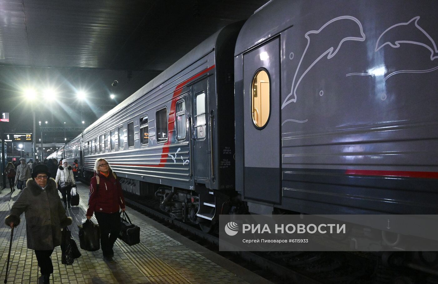 Первый пассажирский поезд Санкт-Петербург - Крым | РИА Новости Медиабанк