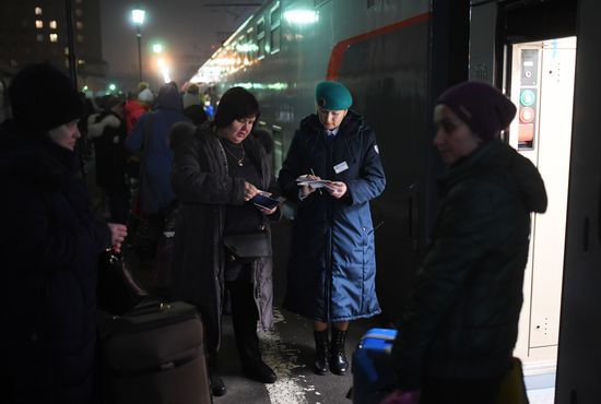 Отправление поезда "Таврия" из Москвы в Крым  