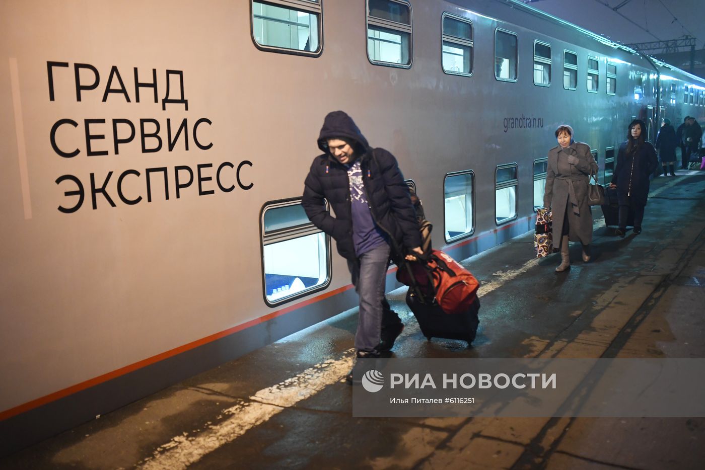Отправление поезда "Таврия" из Москвы в Крым  