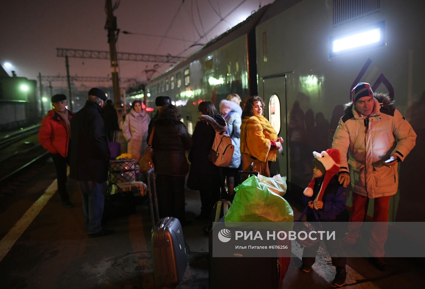 Отправление поезда "Таврия" из Москвы в Крым