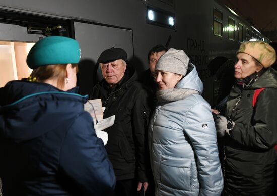 Отправление поезда "Таврия" из Москвы в Крым  