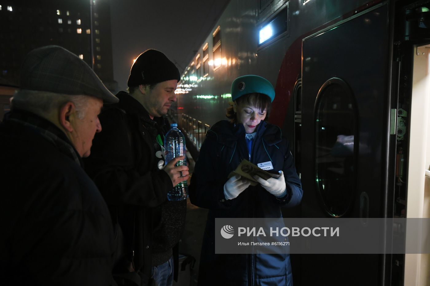 Отправление поезда "Таврия" из Москвы в Крым