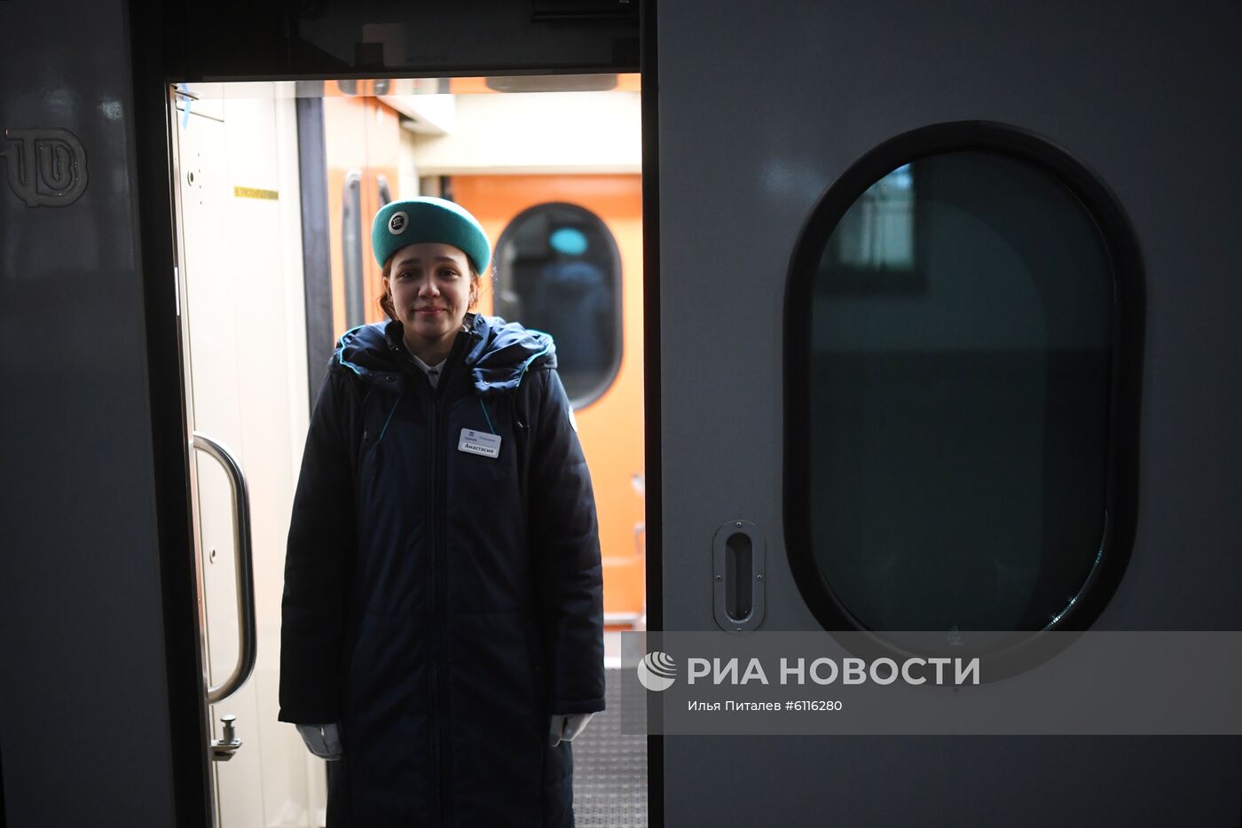 Отправление поезда "Таврия" из Москвы в Крым  
