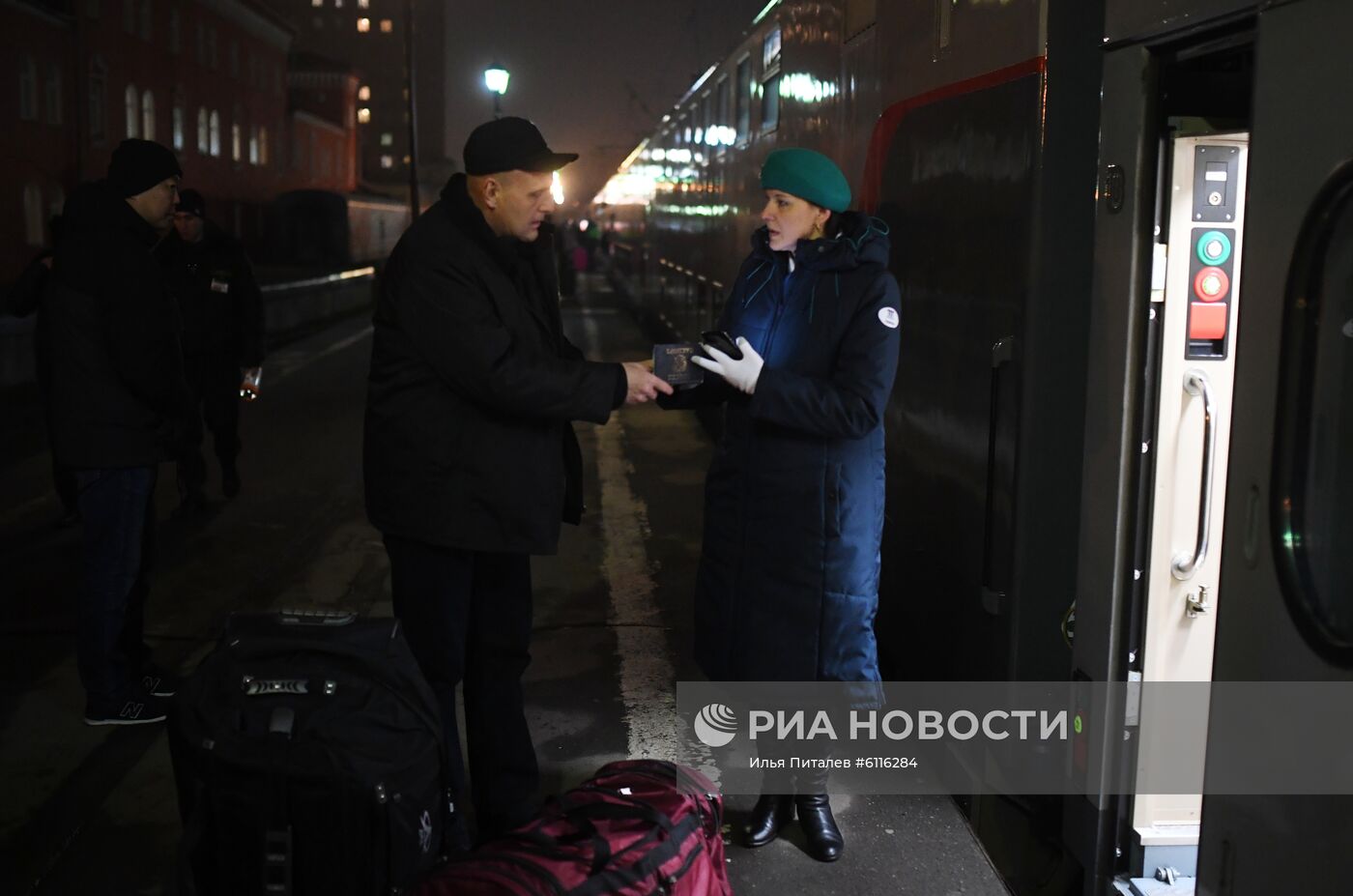 Отправление поезда "Таврия" из Москвы в Крым  