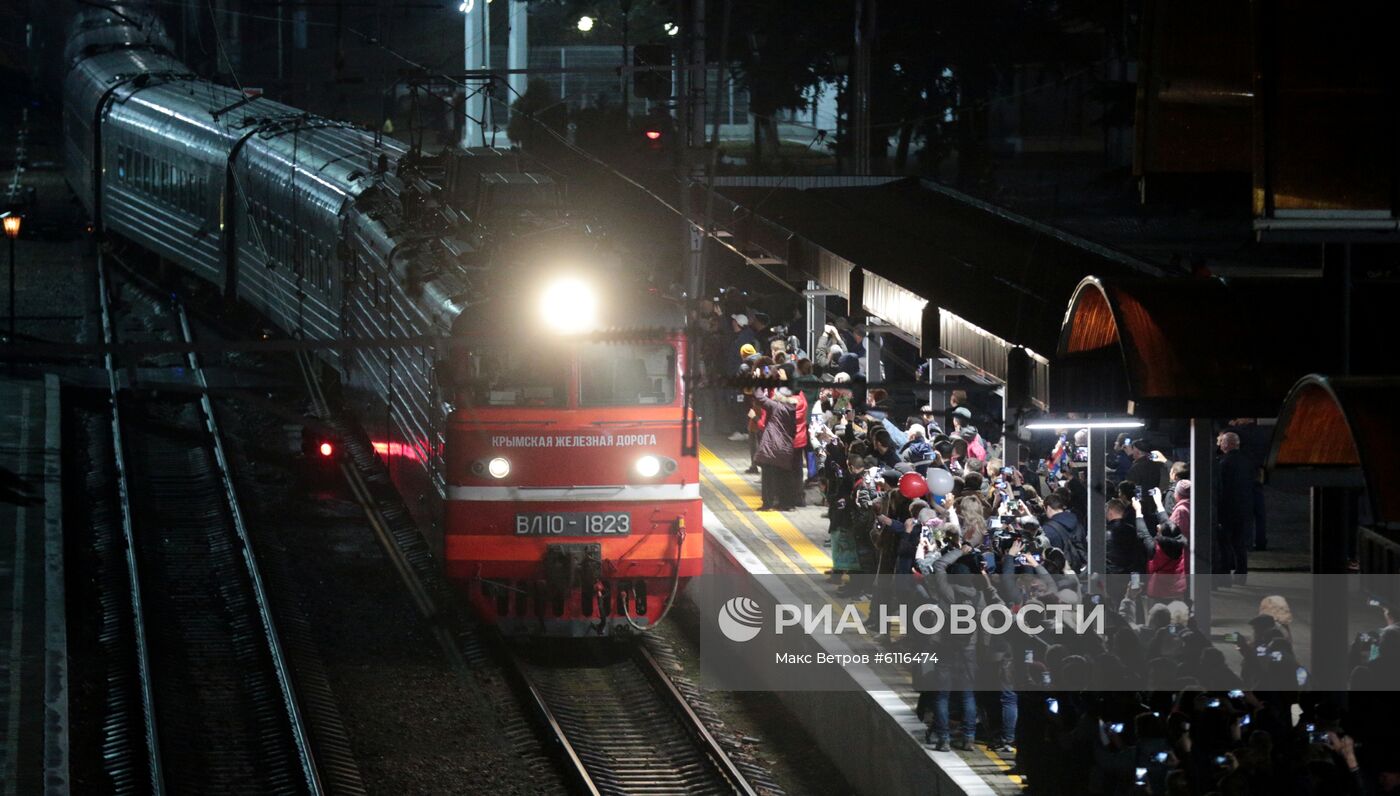 Прибытие пассажирского поезда 