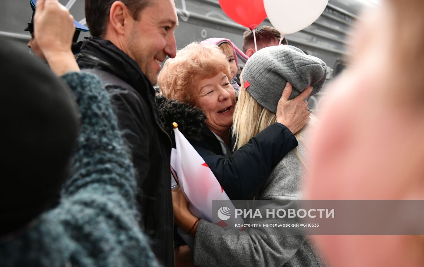 Прибытие пассажирского поезда  "Таврия" в Крым