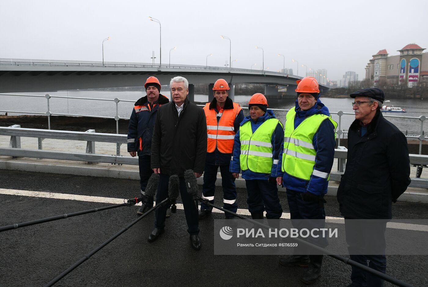 Открытие моста через Кожуховский затон на юго-востоке Москвы