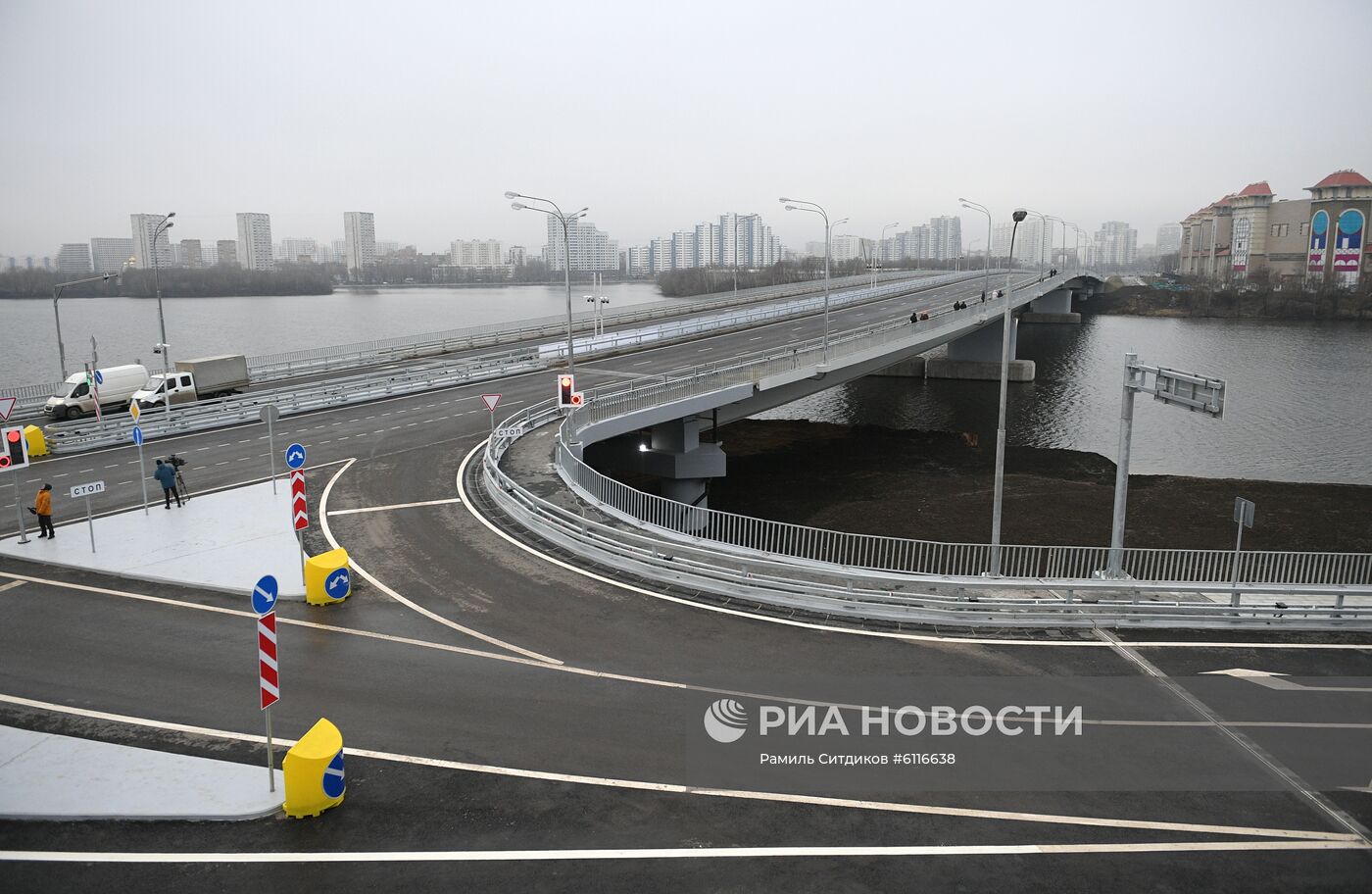Открытие моста через Кожуховский затон на юго-востоке Москвы