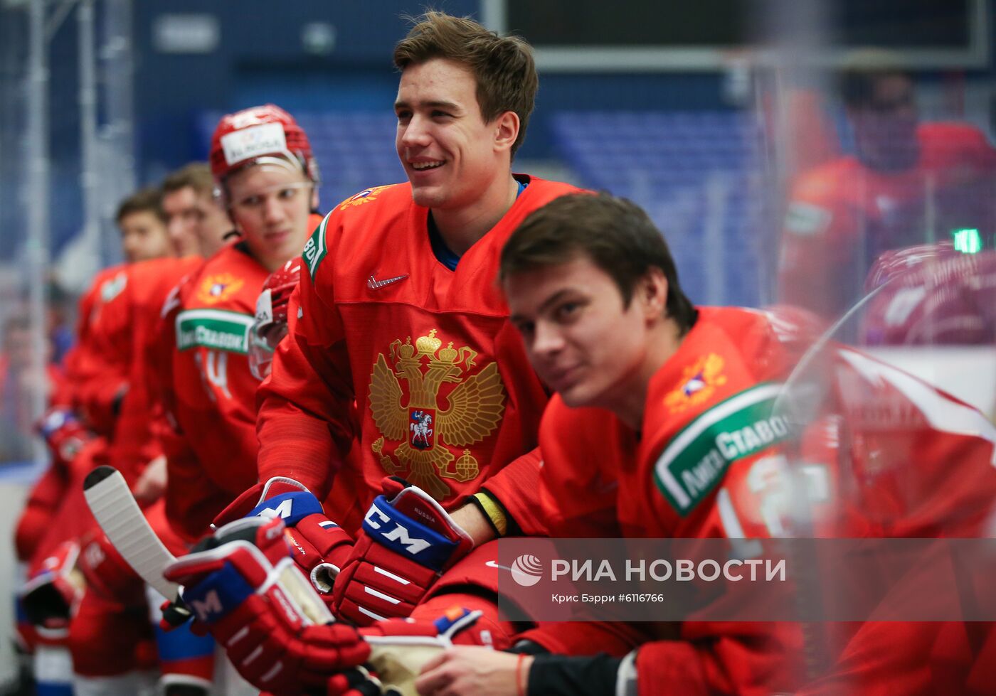 Командное фотографирование молодежной сборной России по хоккею