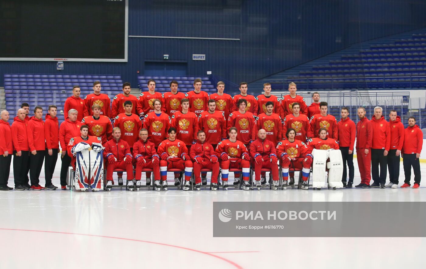 Командное фотографирование молодежной сборной России по хоккею