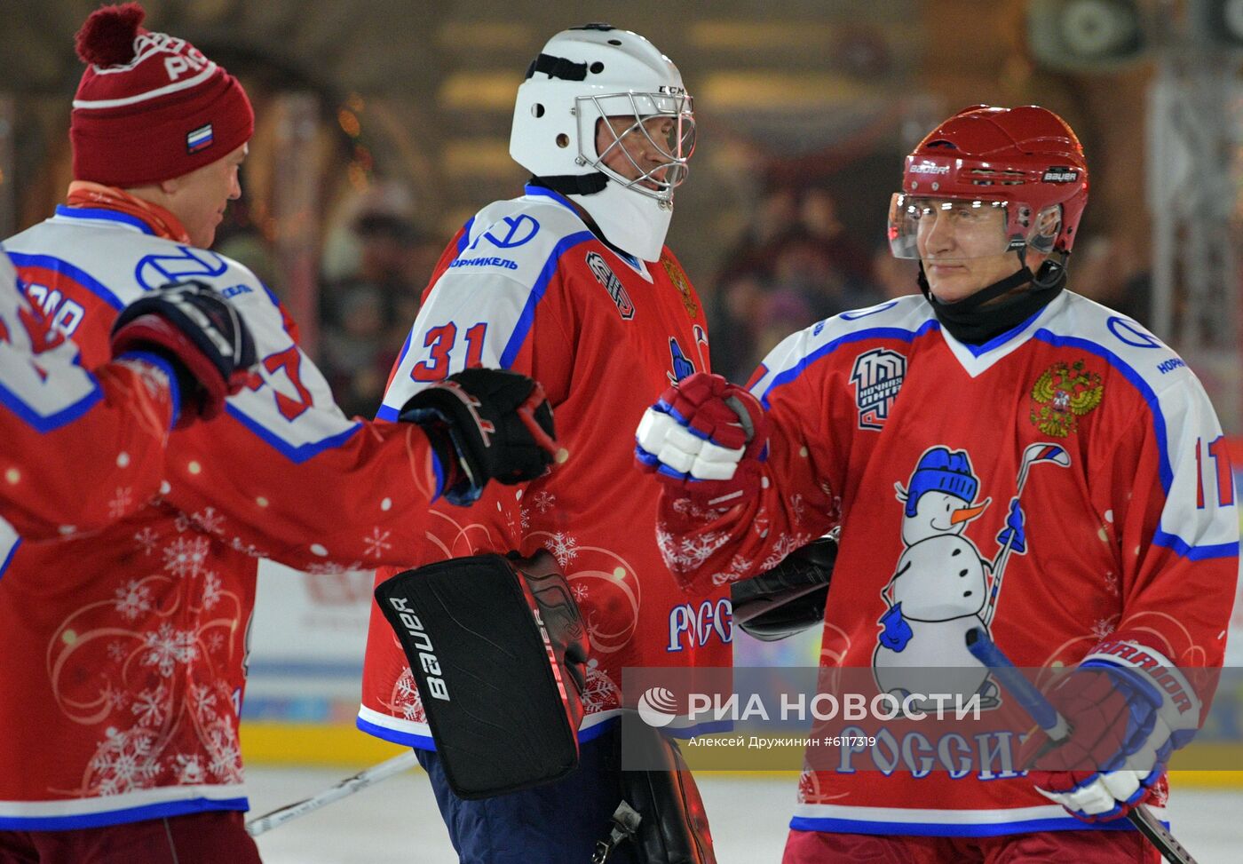 Президент РФ В. Путин принял участие в предновогоднем товарищеском матче Ночной хоккейной лиги